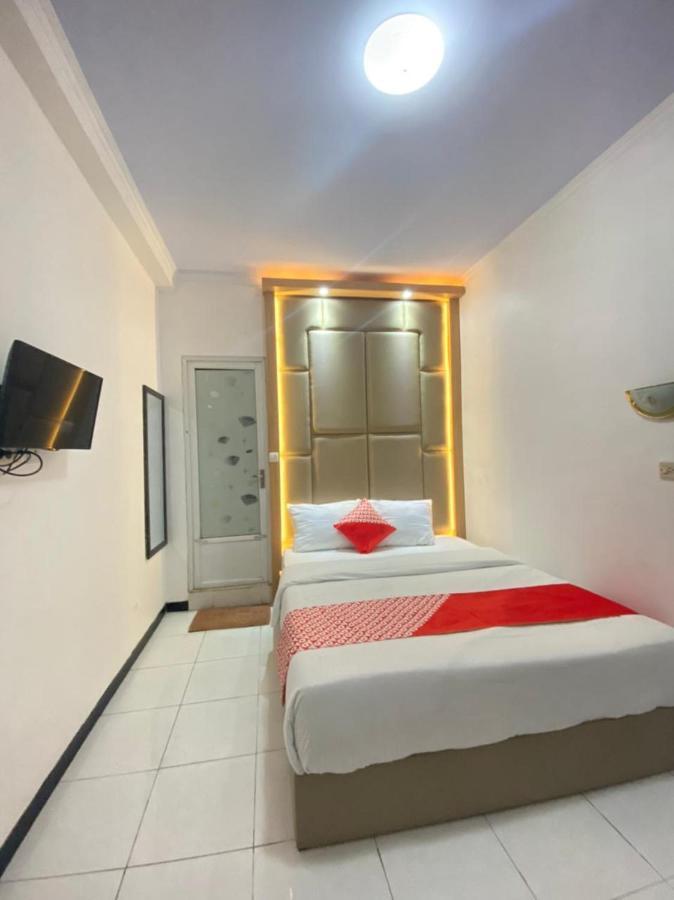 Oyo 1351 Tanggulasi Resto & Residence Syariah Magetan Экстерьер фото