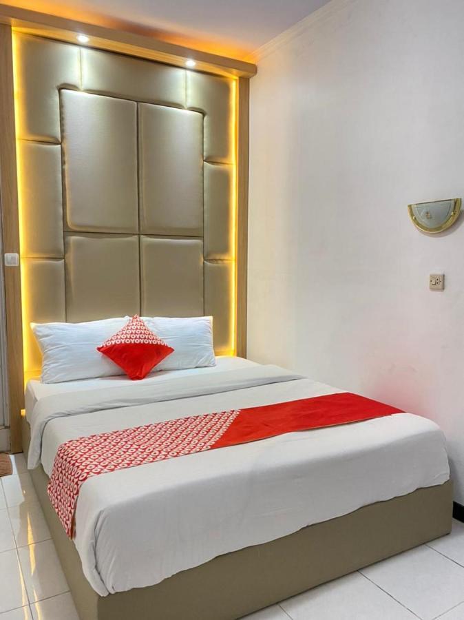 Oyo 1351 Tanggulasi Resto & Residence Syariah Magetan Экстерьер фото