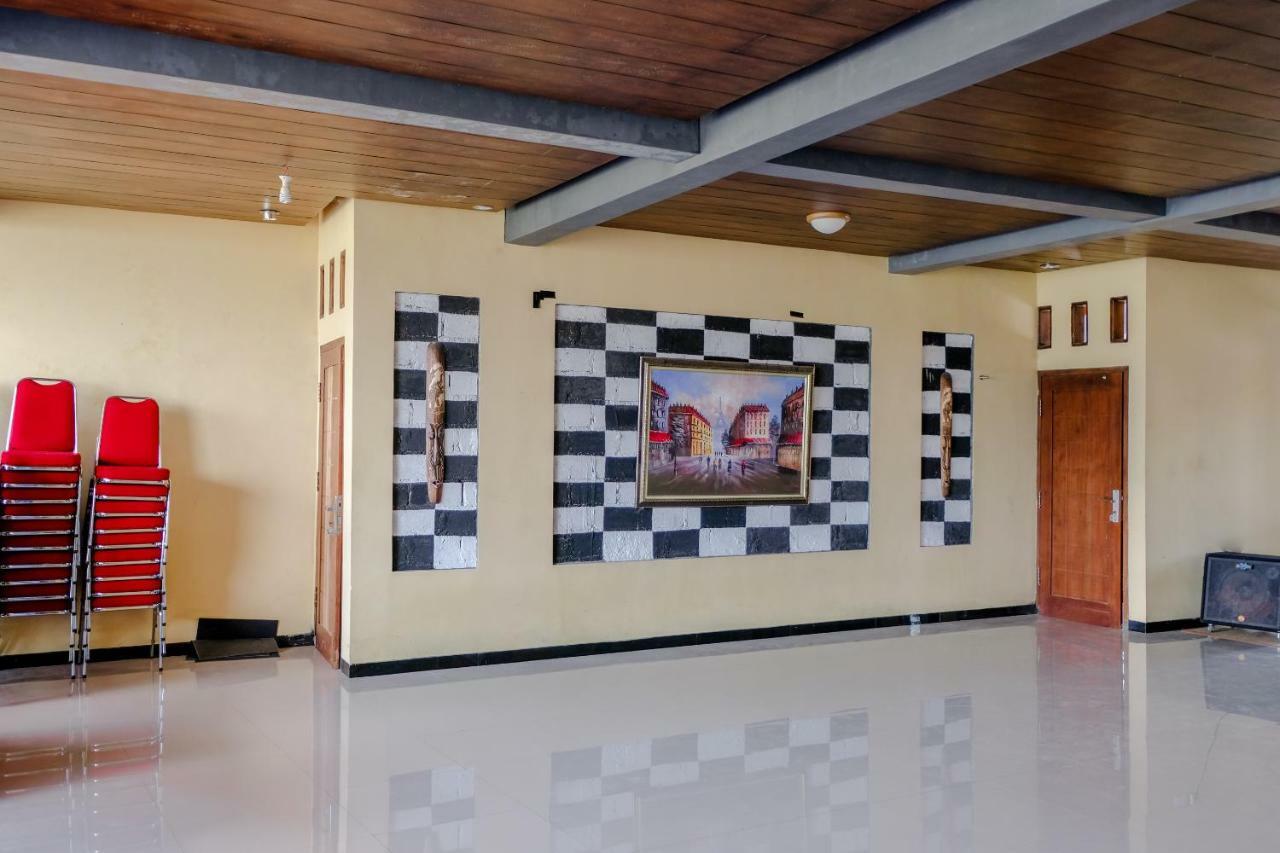 Oyo 1351 Tanggulasi Resto & Residence Syariah Magetan Экстерьер фото
