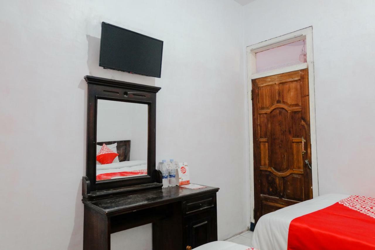 Oyo 1351 Tanggulasi Resto & Residence Syariah Magetan Экстерьер фото